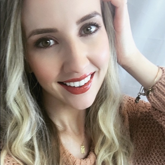 Meet your Posher, Tiffany - Picture 1 of 1